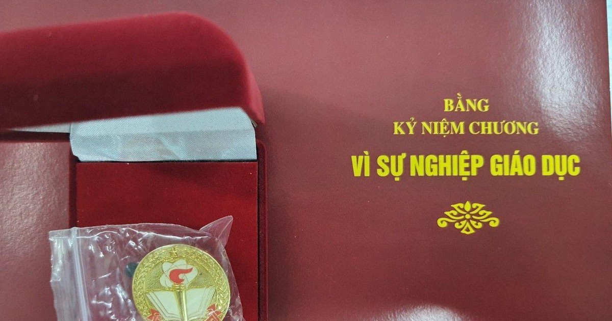 Nhận kỷ niệm chương 