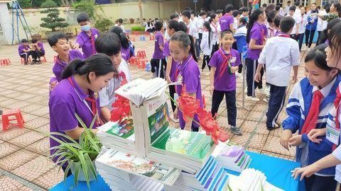 Học sinh ở Phù Yên (Sơn La) trở lại trường sau thời gian giãn cách