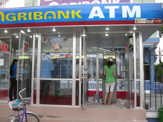 Khách liên tục phản ánh sự cố dịch vụ ATM, Agribank nói gì?