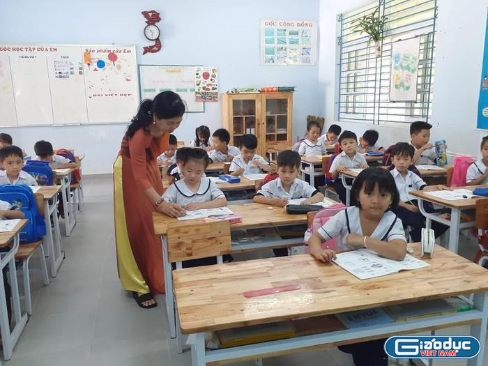Học sinh lớp 1 đi học trở lại, có thầy cô không biết phải dạy từ đâu - Giáo dục Việt Nam
