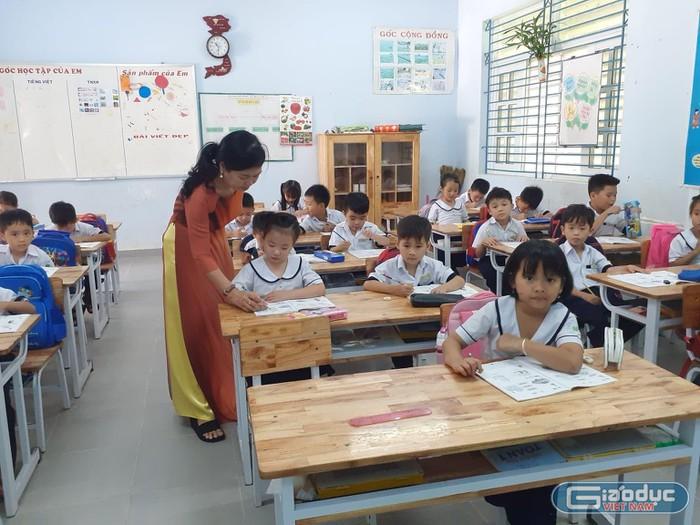 Kiểm tra xếp loại tiếng Anh lớp 1 đúng hay sai, chuyên viên phòng giáo dục mổ xẻ - Giáo dục Việt Nam