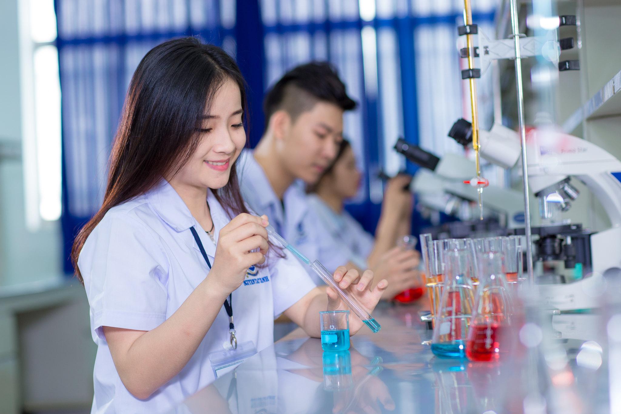 ĐH Nguyễn Tất Thành được phép đào tạo thạc sĩ Kiểm nghiệm thuốc và độc chất - Giáo dục Việt Nam