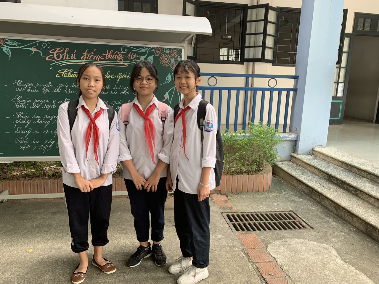 Không Tham Của Rơi, 3 Học Sinh Trường Cấp 2 Bồ Đề Trả Lại 50 Triệu Đồng -  Giáo Dục Việt Nam