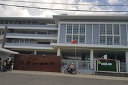 Hai thiếu niên bị đấm đá túi bụi ở phòng giám thị của trường cấp 2 Nguyễn Văn Tố