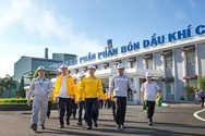 Đồng chí Trần Quốc Vượng thăm cụm công nghiệp Khí Điện Đạm Cà Mau