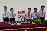 Nhóm học sinh Hương Sơn khởi nghiệp với “nước chấm của người nghèo”