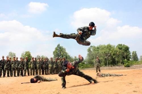Xem học viên trinh sát Lục quân II tập luyện - Giáo dục Việt Nam