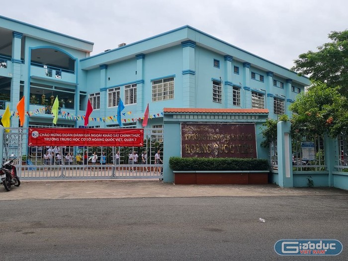 Hiệu trưởng cấp 2 Hoàng Quốc Việt tự ý giao sân bóng cho 1 giáo viên thu tiền