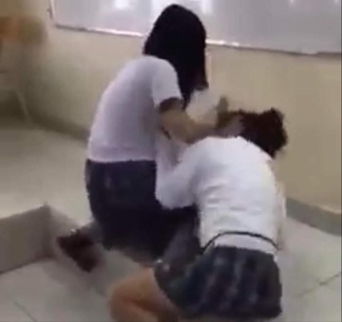 Trường cấp 3 Phan Đăng Lưu kỷ luật 15 học sinh vụ nữ sinh đánh nhau