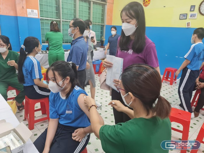 30.000 học sinh lớp 6 của TP.HCM bắt đầu được tiêm vắc xin phòng Covid-19 ảnh 3