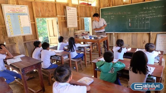 Một giáo viên ở Quảng Trị có thể phải dạy nhiều cấp học. Ảnh minh họa: Một lớp học ở huyện vùng cao Hướng Hóa