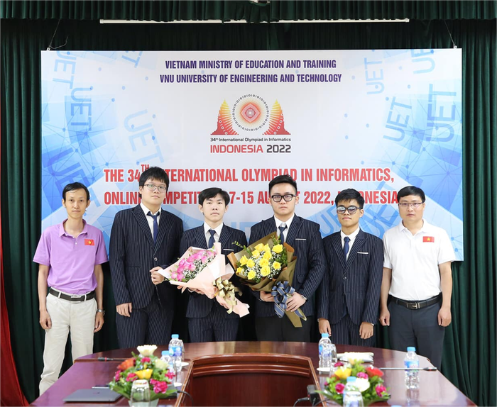 Đội tuyển Việt Nam giành 4 huy chương Olympic Tin học quốc tế 2022 ảnh 1