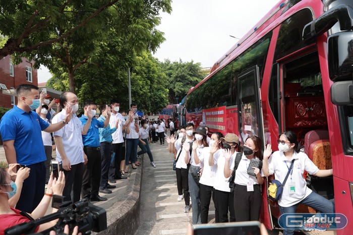 Đại học Y Dược Thái Nguyên đưa tình nguyện viên vào TP Hồ Chí Minh chống dịch