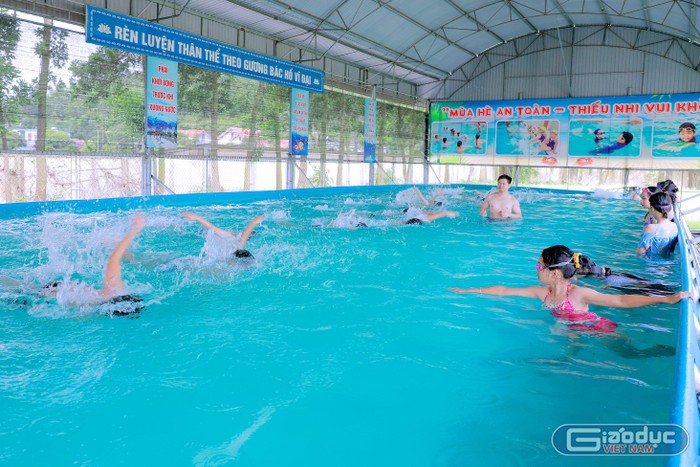Hàng ngàn học sinh ở Quảng Ninh được dạy bơi miễn phí ảnh 2